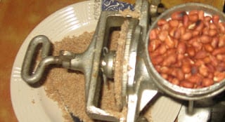 Groundnuts in a manual grinder