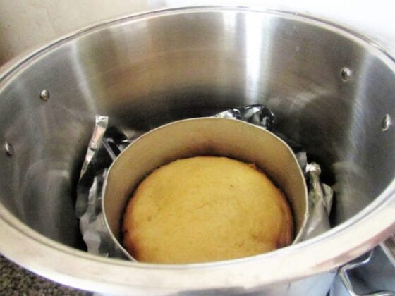 How to bake cake in a pot with sand
