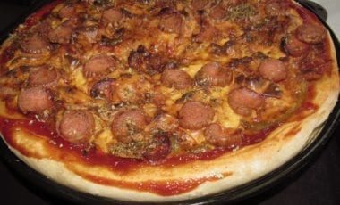 beef and sausage pizza vry well baked at home