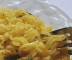 Noodles cooked with garlic and ginger 